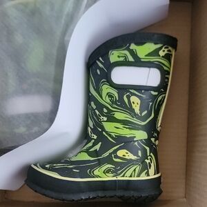 Bogs Kids Green and Black Swirl Rain Boots with Handles